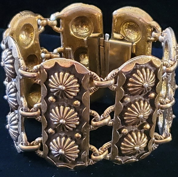 Wide Vendome Bracelet Columned Flower Sunburst Heavy Gold Tone Boho 60's 70's - Picture 4 of 11